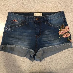 Embroidered jean shorts.